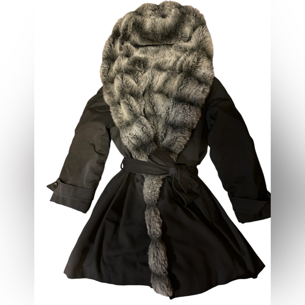 Sophisticated Black Trench Coat with Faux Fur Collar